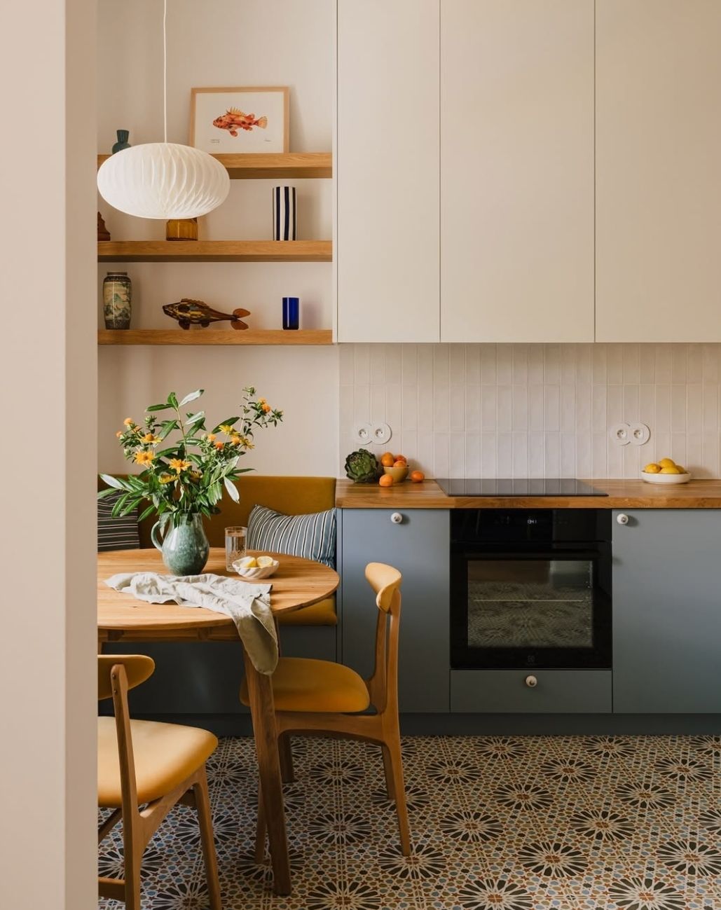 Exploring the Culinary Clash: Combi Ovens vs. Microwaves